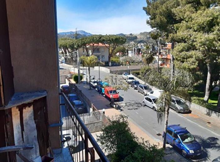 Appartamento trilocale in vendita in Via Aurora, Bordighera