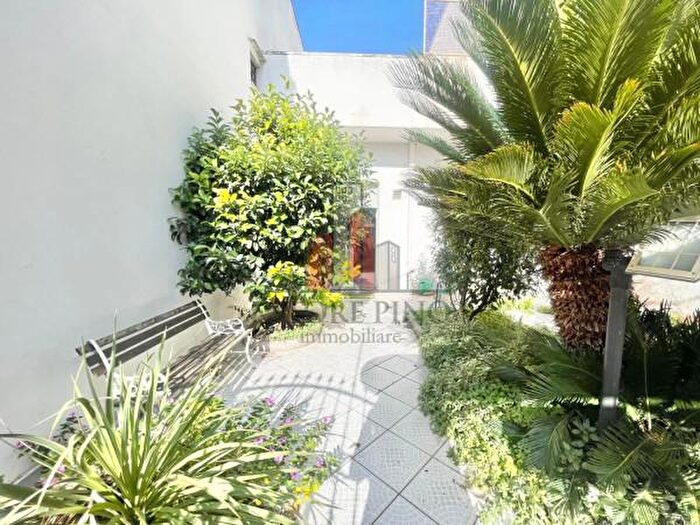 Casa con 6 locali in vendita in Casarano