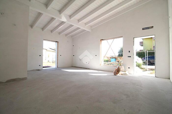 Casa quadrilocale in vendita in Suzzara