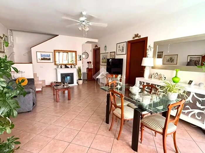 Casa con 5 locali in vendita in Viale degli Ulivi, Capena