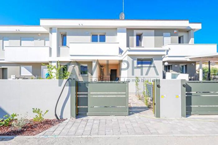 Casa quadrilocale in vendita in Via Biagio dAntonio, Faenza