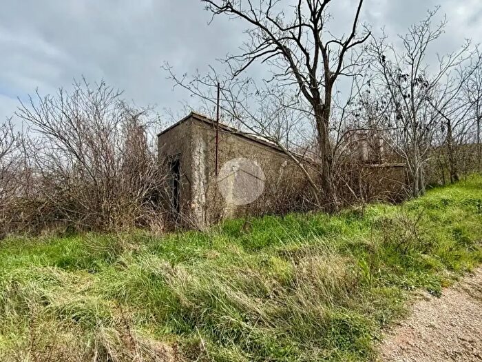Casa trilocale in vendita in Strada Vicinale CaMarcone, Montecalvo In Foglia
