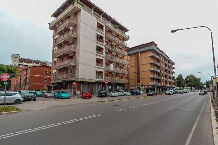 Appartamento con 5 locali in vendita in Via Roberto Ruffilli, Foggia