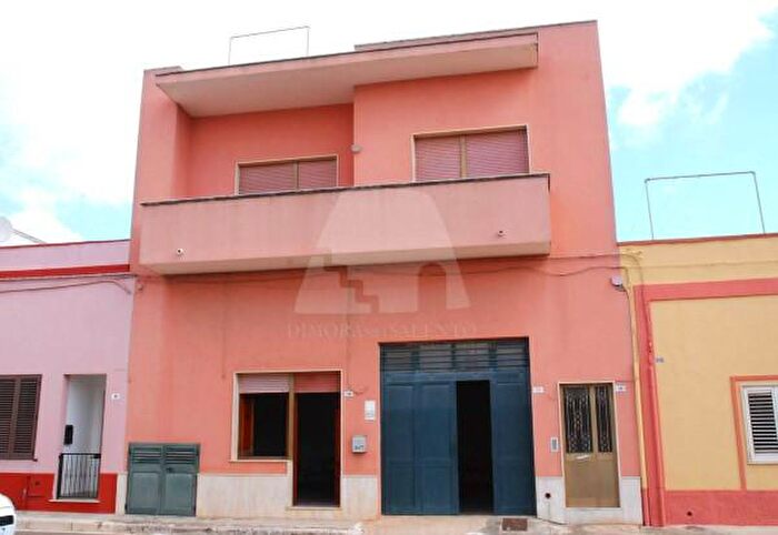 Casa con 6 locali in vendita in Via Camillo Benso di Cavour, PresicceAcquarica