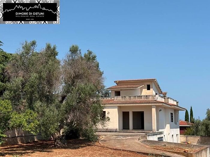 Casa con 10 locali in vendita in Carovigno