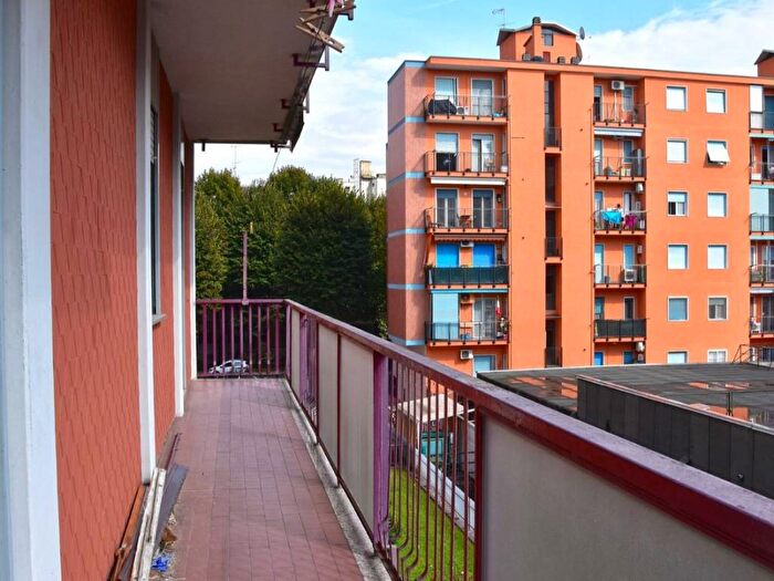 Appartamento trilocale in affitto in Via Magenta, Rondò Torretta, Sesto San Giovanni