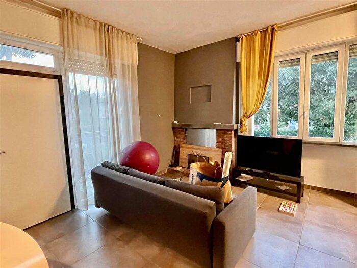 Appartamento trilocale in affitto in Via delle Felci, Tirrenia, Pisa