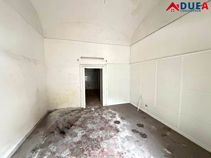 Appartamento quadrilocale in affitto in Via della Grotta Vecchia, Fuorigrotta, Napoli