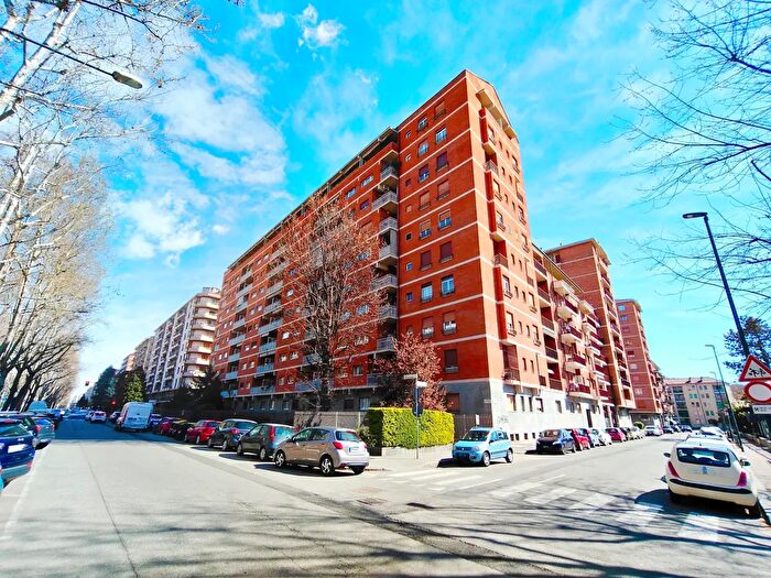 Appartamento trilocale in vendita in Corso Monte Cucco, Torino