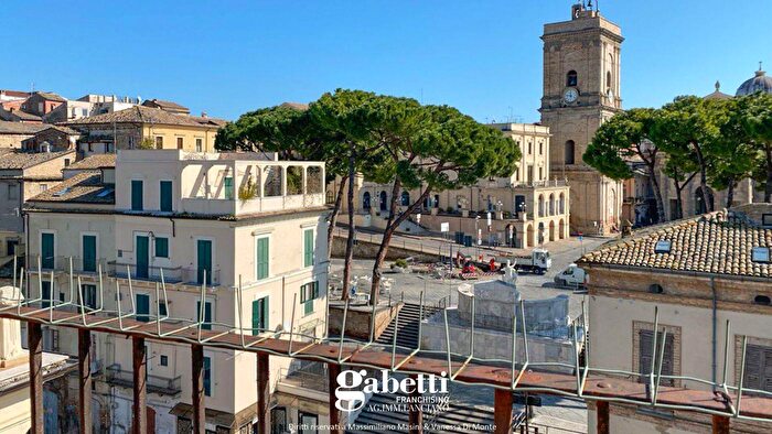 Appartamento quadrilocale in vendita in Via Valera, Lanciano