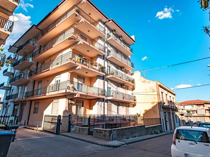 Appartamento quadrilocale in vendita in Via Rosolino Pilo, Giarre