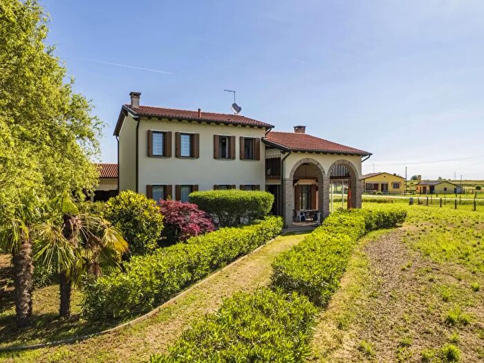 Casa con 5 locali in vendita in Codevigo