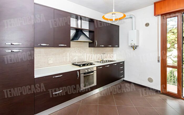 Appartamento trilocale in vendita in Via Trilussa, Seriate