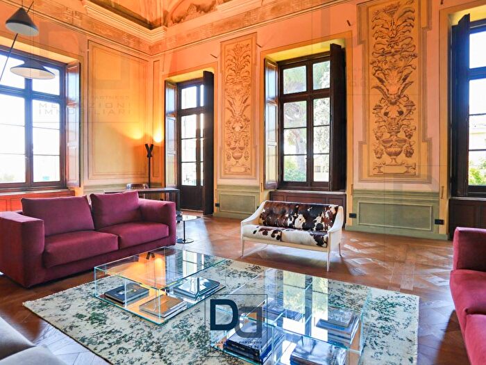 Appartamento con 6 locali in affitto in Via Flora, Albaro, Genova