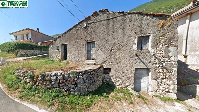 Casa quadrilocale in vendita in Via Compre Alto, Sora