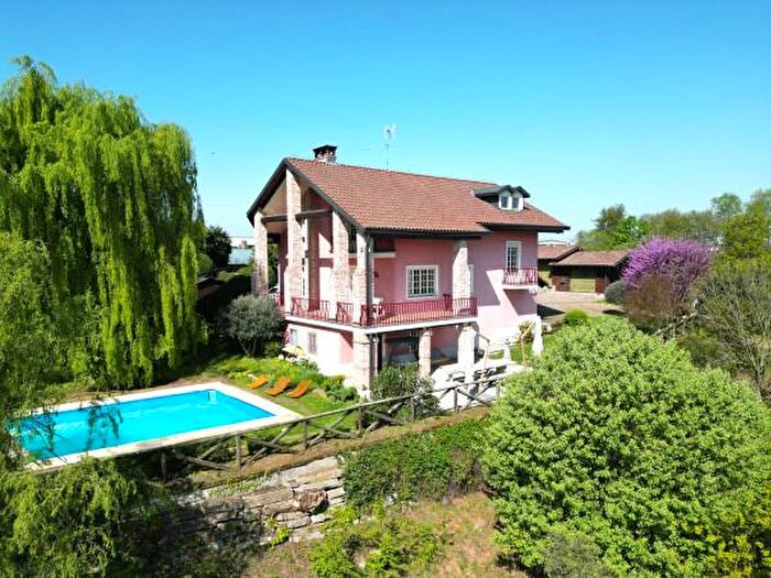 Casa con 6 locali in vendita in Cherasco