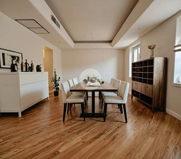 Appartamento con 6 locali in vendita in Via Filippo Civinini, Roma