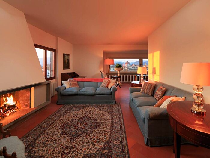 Casa con 6 locali in affitto in Lungarno Guicciardini, Santo Spirito, Firenze