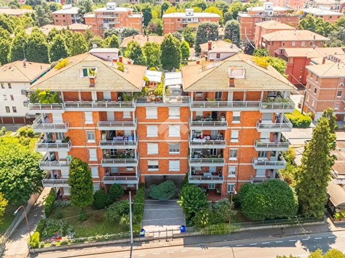 Appartamento trilocale in vendita in Via Parigi, Parma