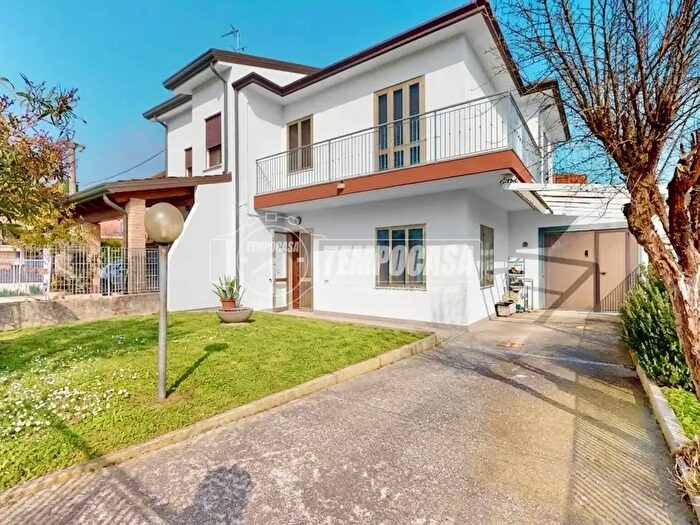 Casa con 6 locali in vendita in Chioggia