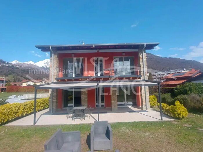 Appartamento trilocale in vendita in Via alla Poncia, Gravedona ed Uniti