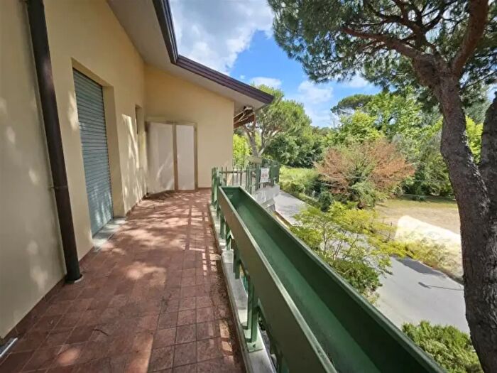 Appartamento con 5 locali in vendita in Via dei Pioppi, Massa