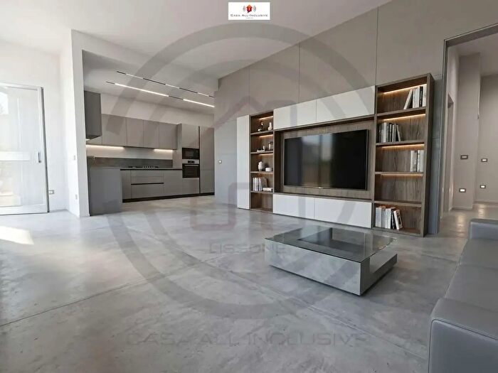Appartamento quadrilocale in vendita in Via Como, Meda