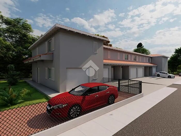 Casa con 6 locali in vendita in Via San Pantaleone, Ravenna