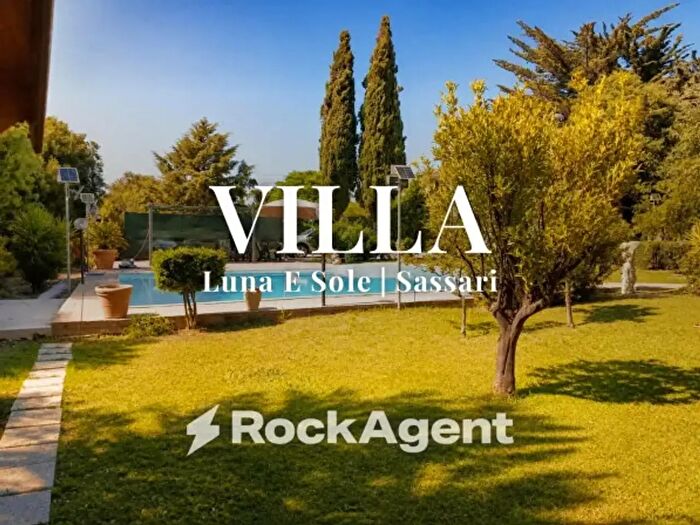 Casa con 6 locali in vendita in Via Luna E Sole b, Sassari