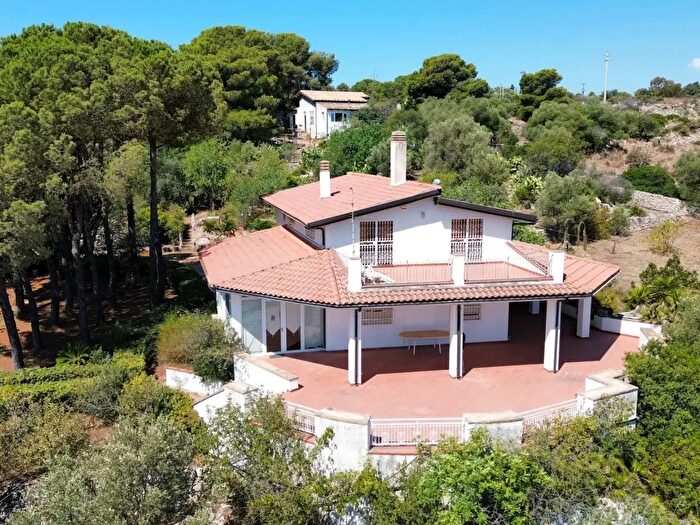 Casa con 10 locali in vendita in Noto