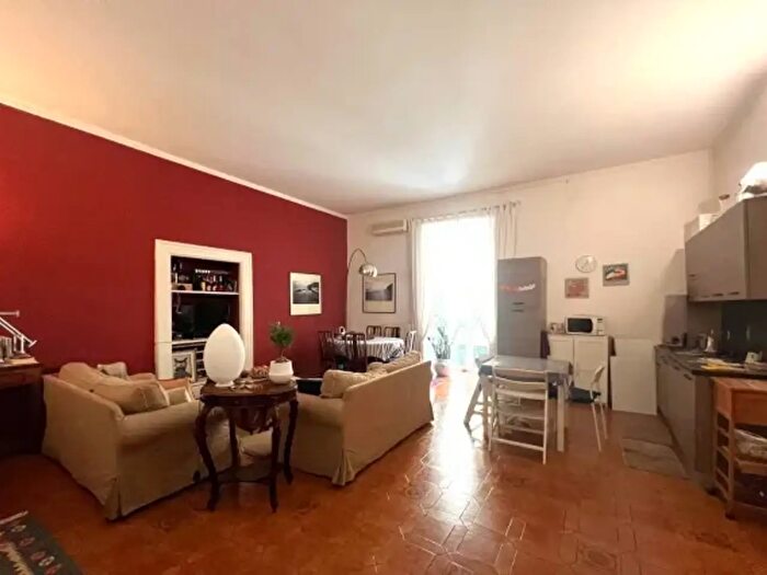 Appartamento trilocale in vendita in Via Monte di Dio, Napoli