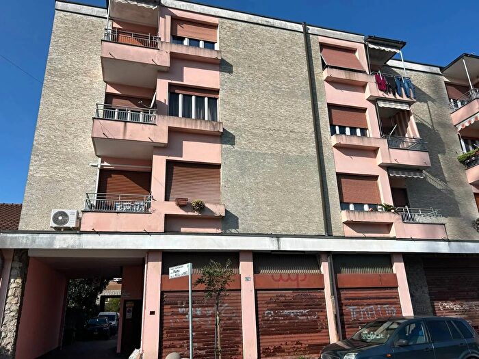 Appartamento trilocale in vendita in Via Roma Carnate, Carnate