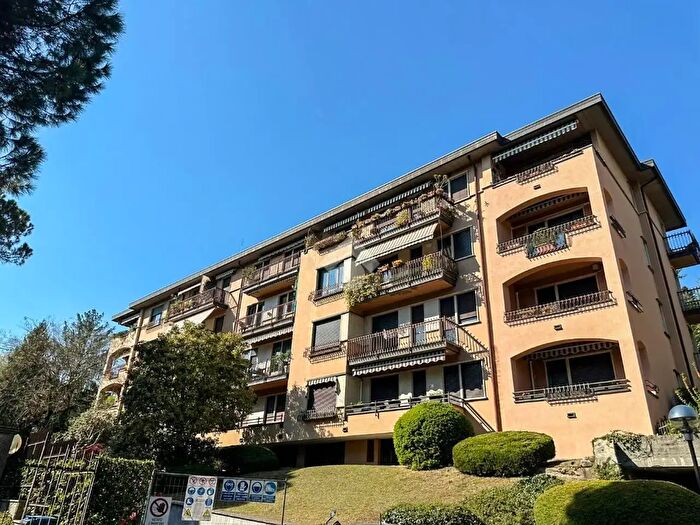Appartamento quadrilocale in vendita in Via Pasubio, Varese