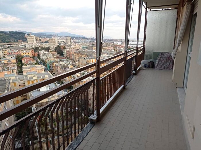 Appartamento trilocale in affitto in Via Luigi Rizzo, Pegli, Genova