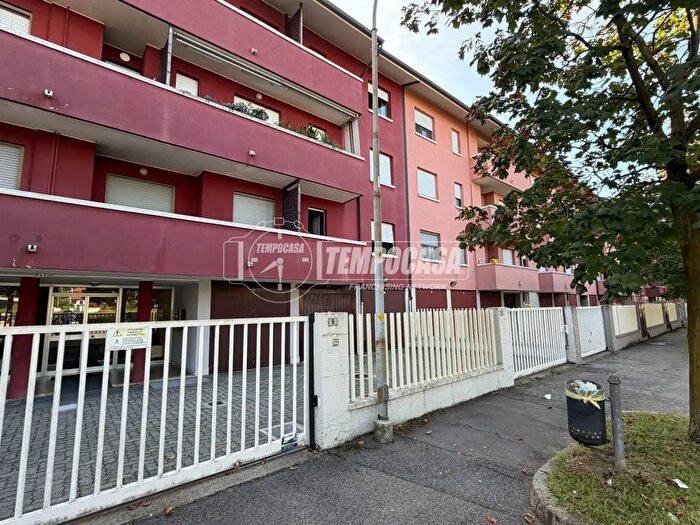 Appartamento trilocale in vendita in Via Padre Massimiliano Kolbe, Villa Cortese