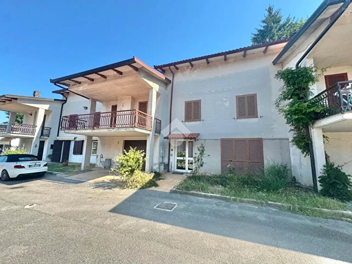 Casa con 5 locali in vendita in Via Villa Pinciana, Valfabbrica