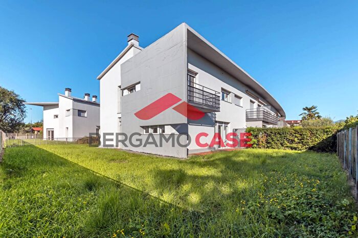 Casa con 5 locali in vendita in Via Puccini, Seriate