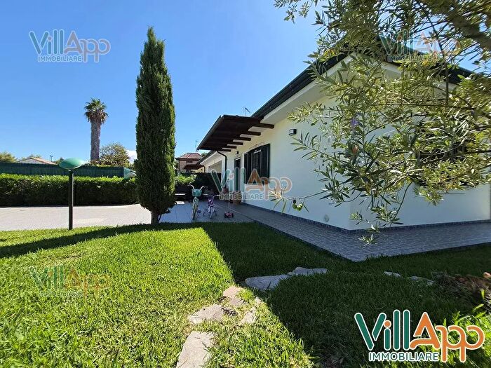 Casa quadrilocale in vendita in Via Salto I, Fondi