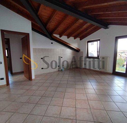 Appartamento trilocale in affitto in Centro, Olgiate Comasco