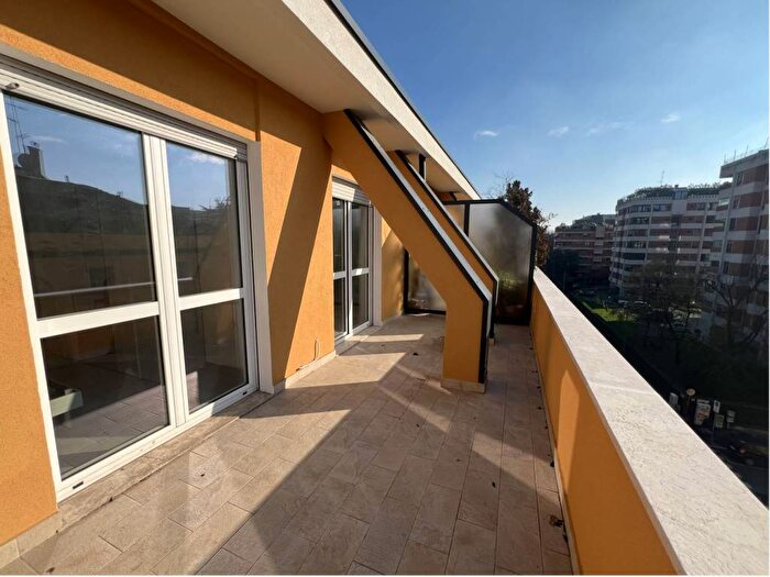 Appartamento bilocale in affitto in Via Andrea Maffei, Montenero, Milano