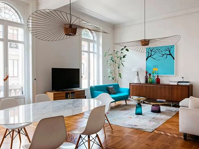 Appartamento quadrilocale in vendita in Via Lodovico Castelvetro, Milano