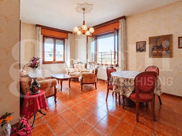 Appartamento con 5 locali in vendita in Via Marco Claudio Marcello, Monserrato