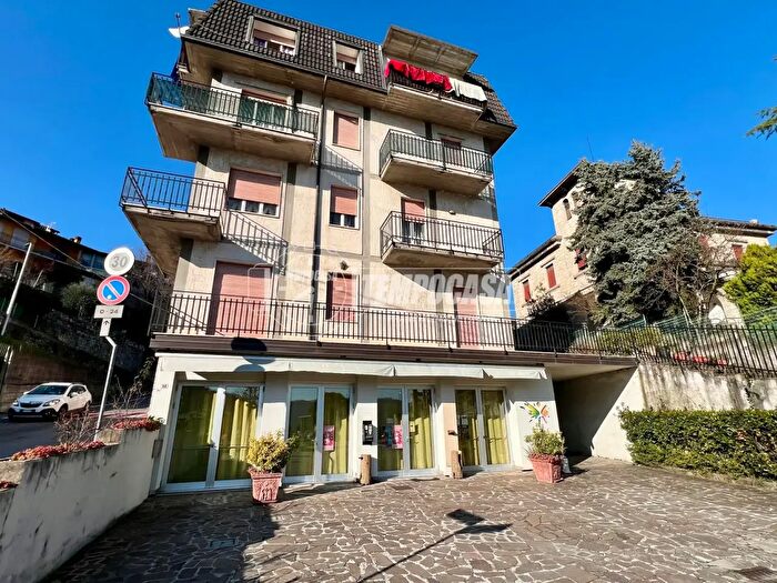 Appartamento trilocale in vendita in Via Papa Giovanni XXIII, Adrara San Martino