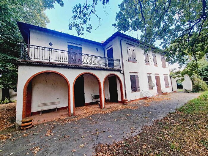 Appartamento con 12 locali in vendita in Meldola ForliCesena, Meldola