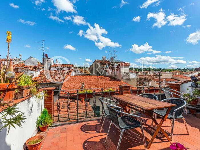 Appartamento con 9 locali in vendita in Piazza Santo Spirito, Firenze