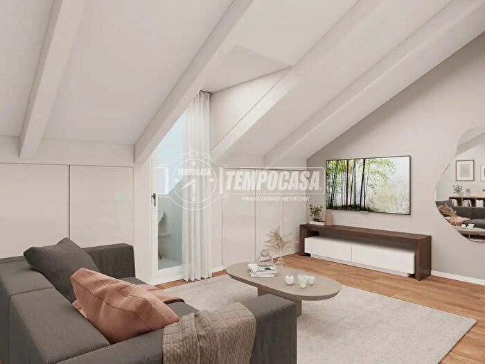 Appartamento trilocale in vendita in Via Achille Fontanelli, Milano