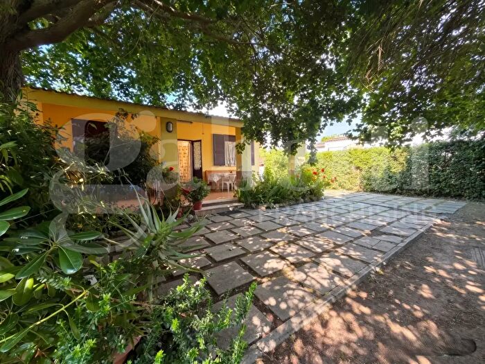 Casa quadrilocale in vendita in Via Montecristo, Latina