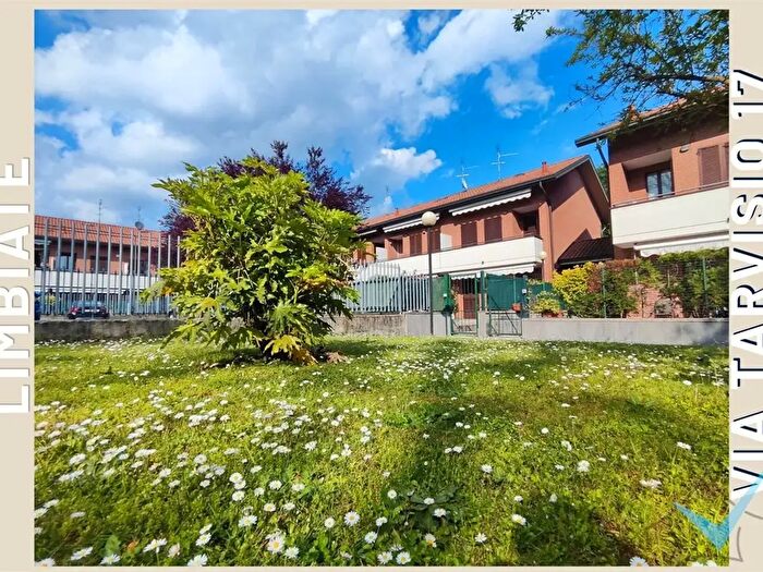 Casa trilocale in vendita in Via Tarvisio, Limbiate