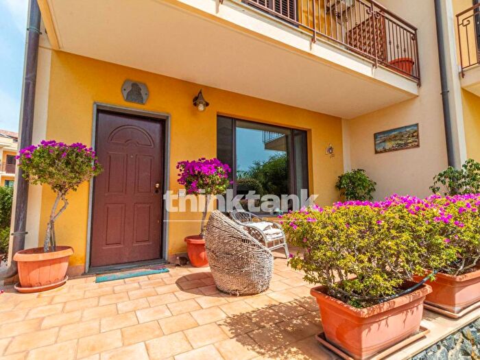 Casa con 6 locali in affitto in Via Capomulini, Santa Caterina Santa Maria delle Grazie Capomulini, Acireale