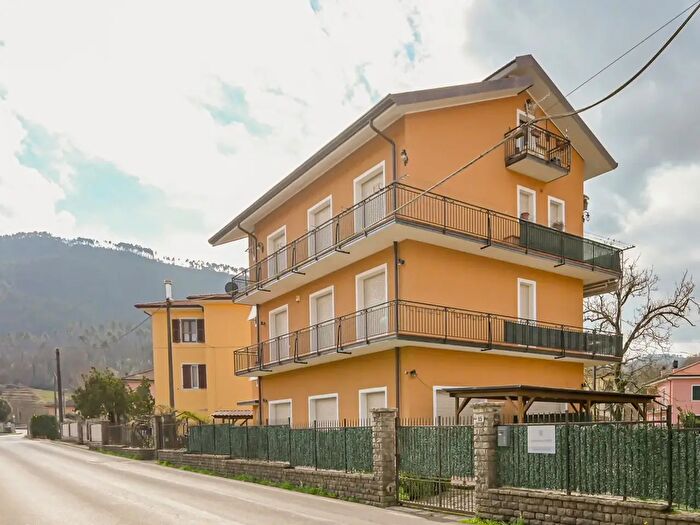Appartamento con 5 locali in vendita in Via Val Zona, Beverino